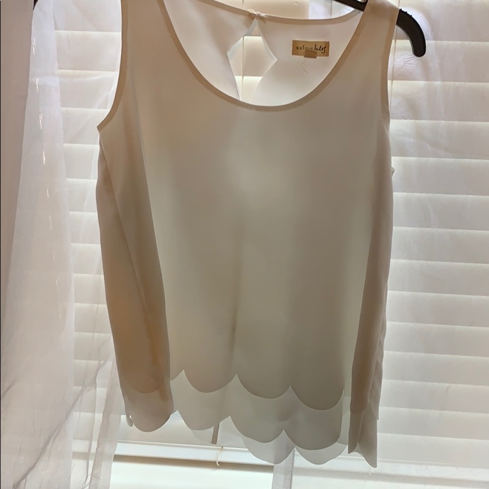 Scalloped hem tank